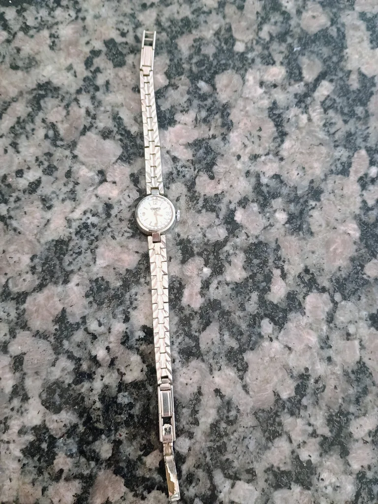 Robin Watch Vintage Ladies Wristwatch image indicator(2)