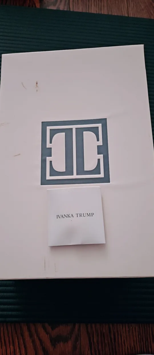 💓💖Ivanka Trump Suede Heels - Size 6 image indicator(5)