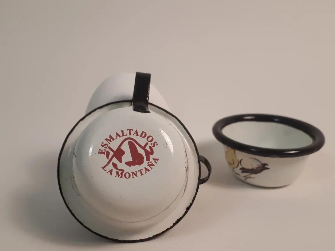 Egg holders (La Montaña Enamelware) image indicator(2)