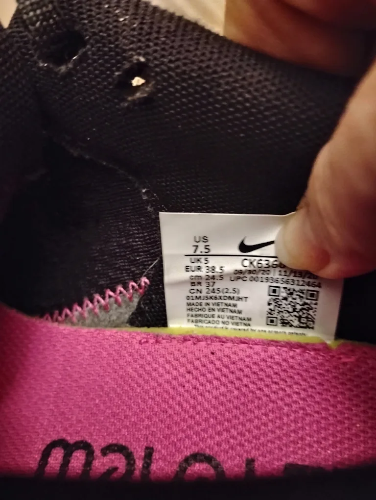 NIKE RUNNING SHOES, RENEW BLACK AND PINK image indicator(5)