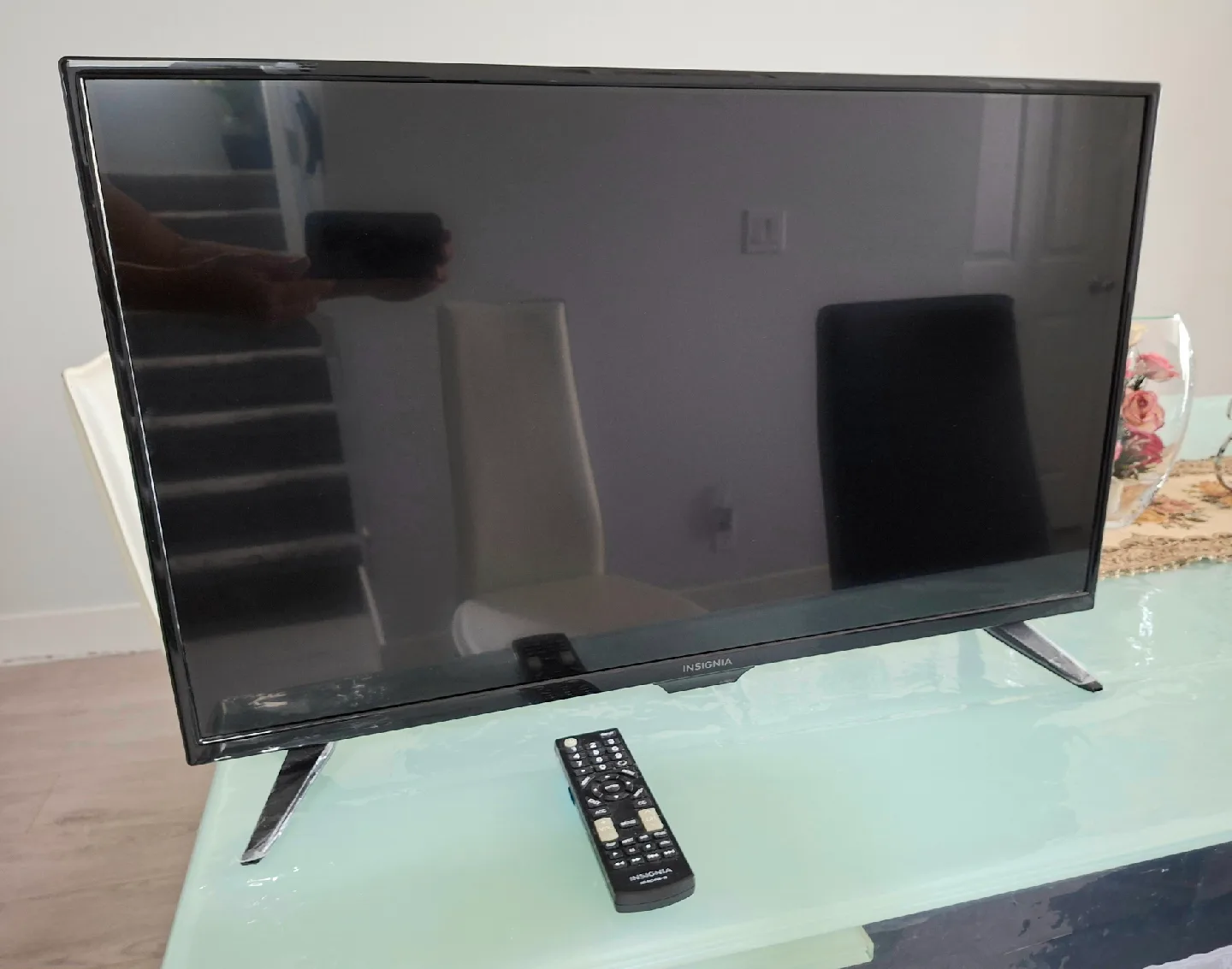 Insignia TV 32 inch thumbnail