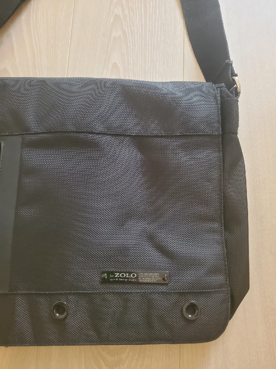 Zolo Messenger Bag - Black image indicator(3)