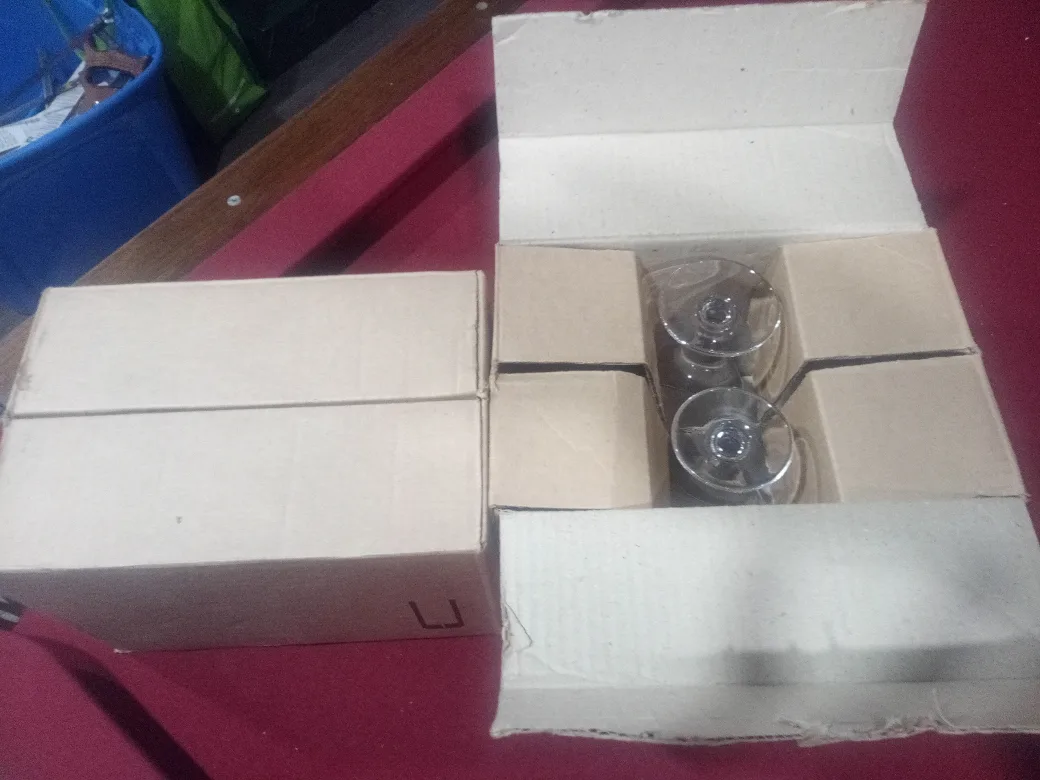 Set of 11 Wine Glasses with Boxes image indicator(2)