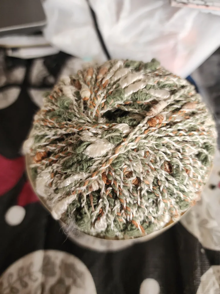 Yarn ball - Green, White, Brown 🥕 thumbnail