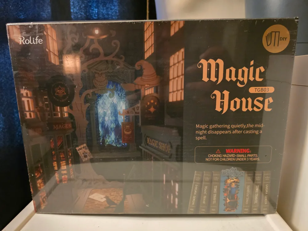 Rolife Magic House TGB03 DIY Book Nook Kit thumbnail