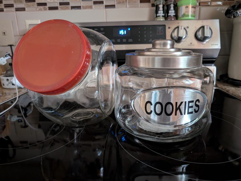 Two Glass Cookie Jars 🥕 - photo 3