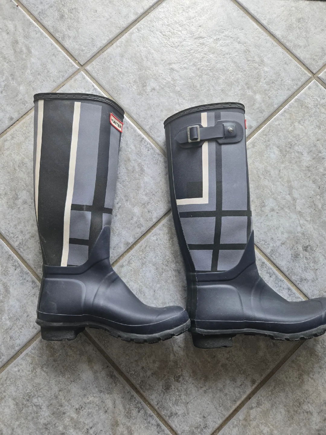 Hunter Rain Boots - Size US 7 image indicator(2)