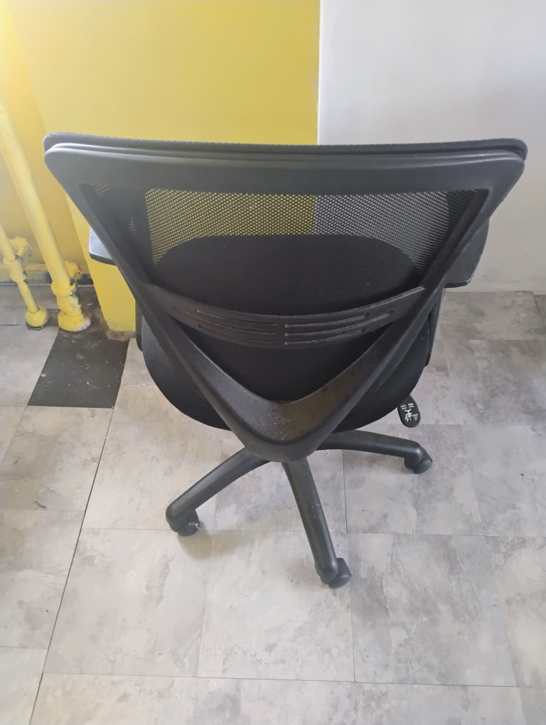 Black Mesh Office Chair - photo 2