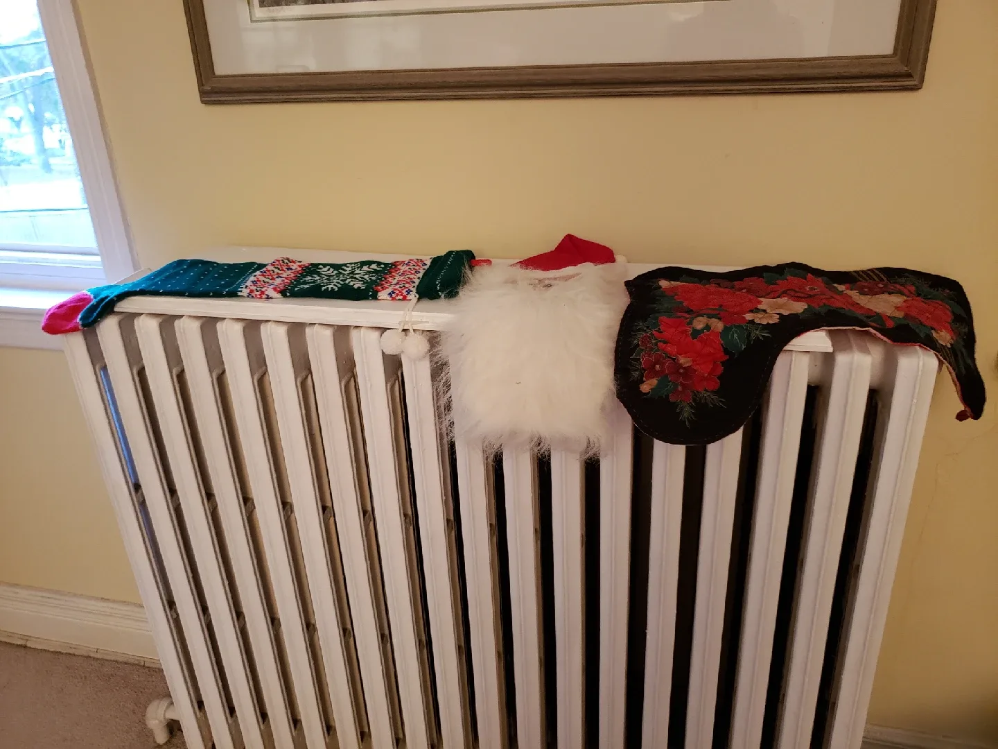 Christmas Garland with Bows & Stockings image indicator(2)