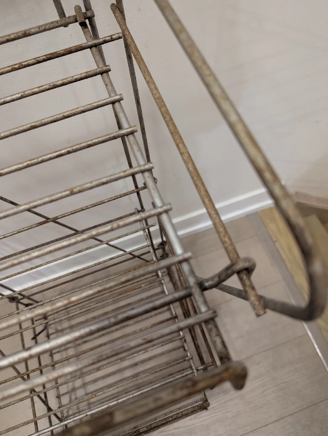 Vintage Blue Lustre Foldable Carpet Cleaner Display Rack image indicator(6)