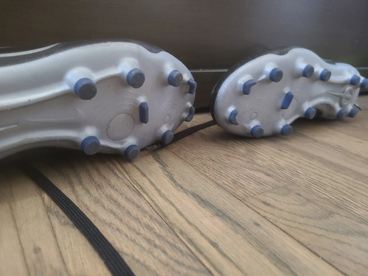 Nike Tiempo fly touch Soccer Cleats image indicator(2)