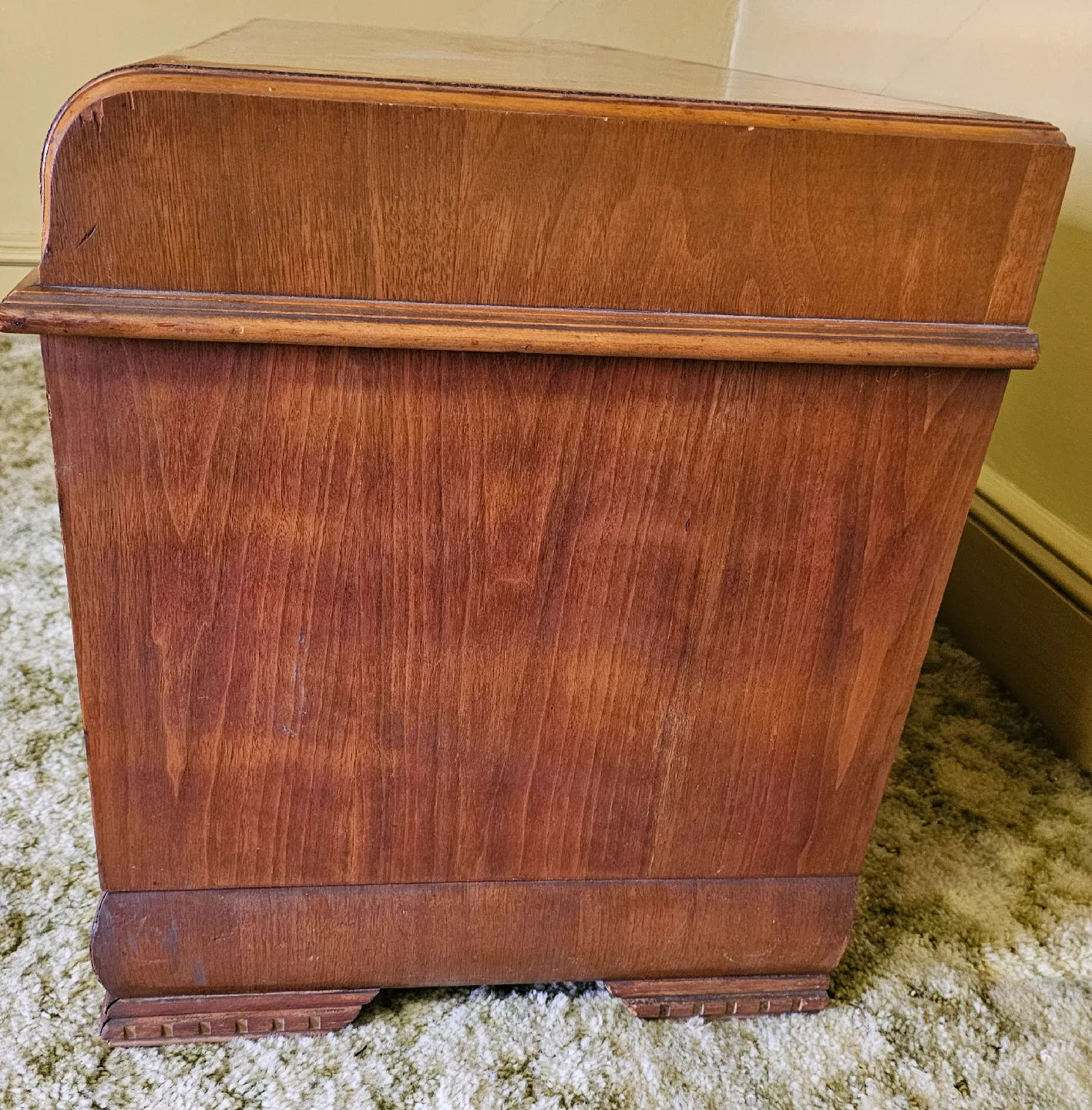 Vintage Lane Cedar Wood Hope Chest / Circa 1940s image indicator(2)