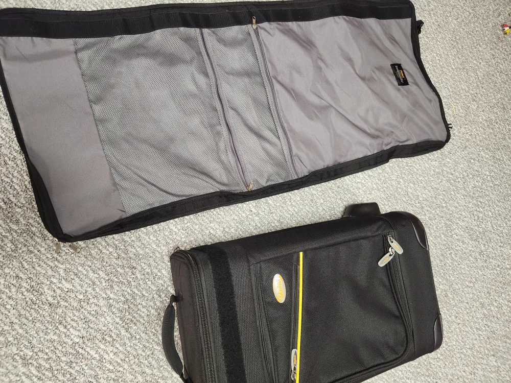 Skyroll Garment Bag - Black image indicator(2)