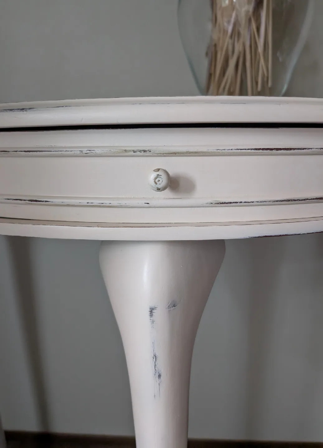 Vintage Cream Painted Accent Table image indicator(2)