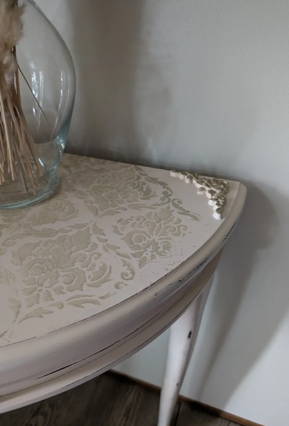 Vintage Cream Painted Accent Table image indicator(5)