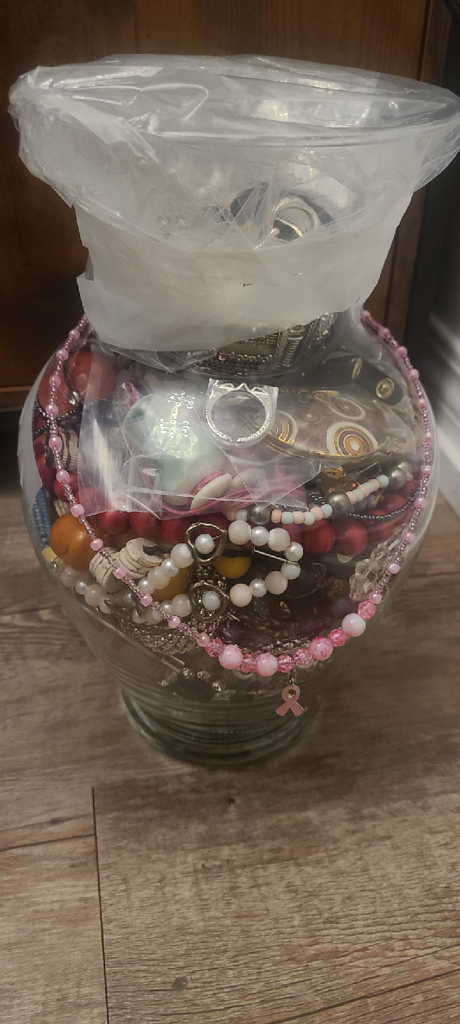 Jar of Assorted Jewellery - photo 2