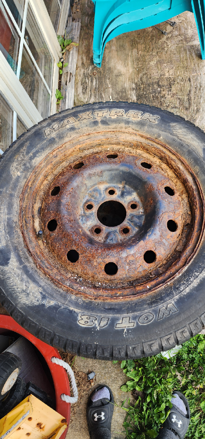 Set of 4 Used Tires on Rims - MAXXTREK - photo 4