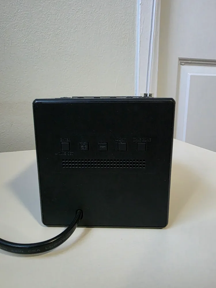 Sony FM/AM Dual Alarm Clock Radio with Mirror Finish - Black image indicator(3)