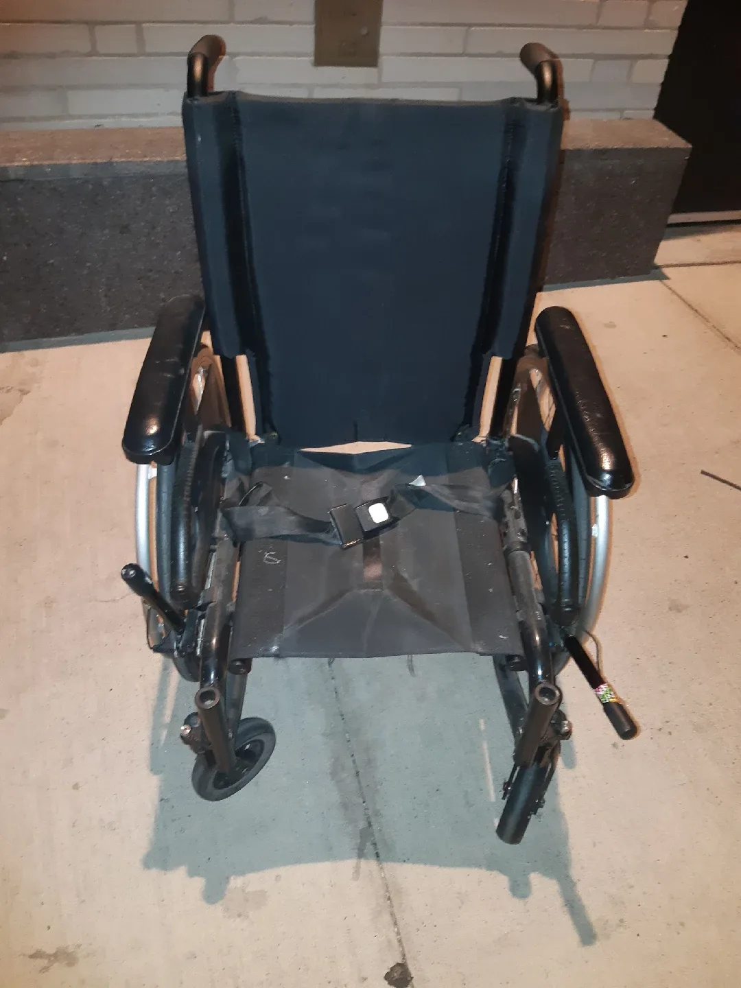 Quickie Wheelchair - Black image indicator(3)