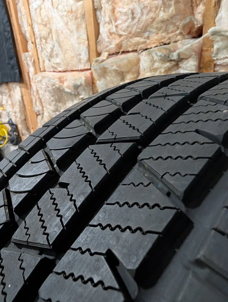 (1)-235/50R18 Continental Cross Contact All Season Tire image indicator(2)