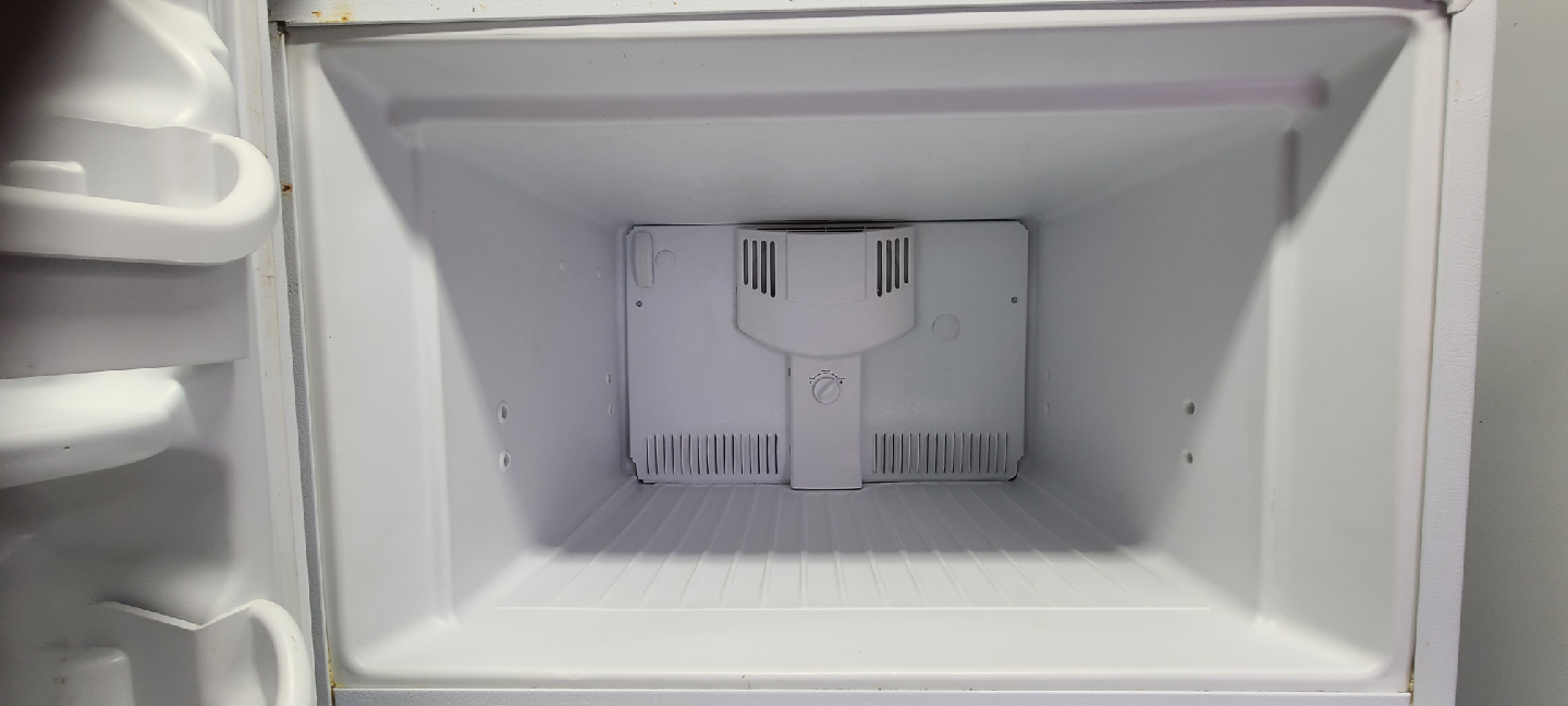 Frigidaire Refrigerator - photo 4