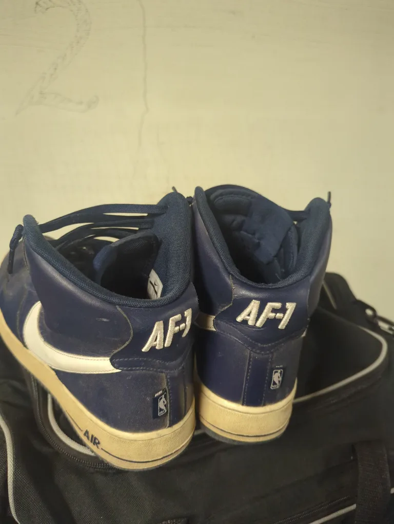 Nike Air Force 1 High - Size 10.5 image indicator(2)