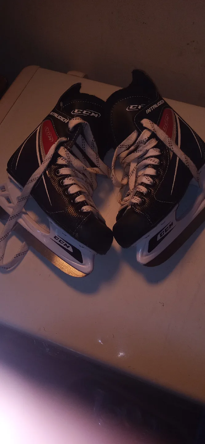 CCM Intruder Ice Skates - Size 2 image indicator(5)