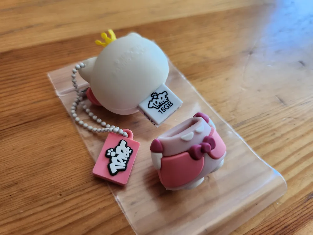 Hello Kitty Princess 16GB USB Drive 🥕 image indicator(3)