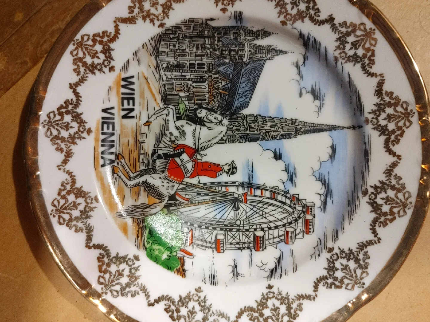 Vintage Decorative Plates - Travel Souvenirs image indicator(5)