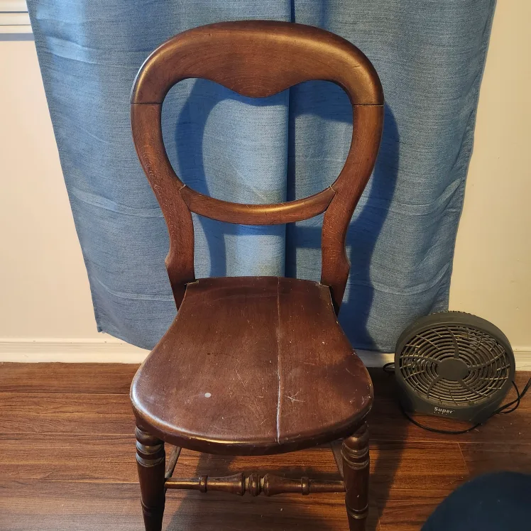 Antique Wooden Chair thumbnail