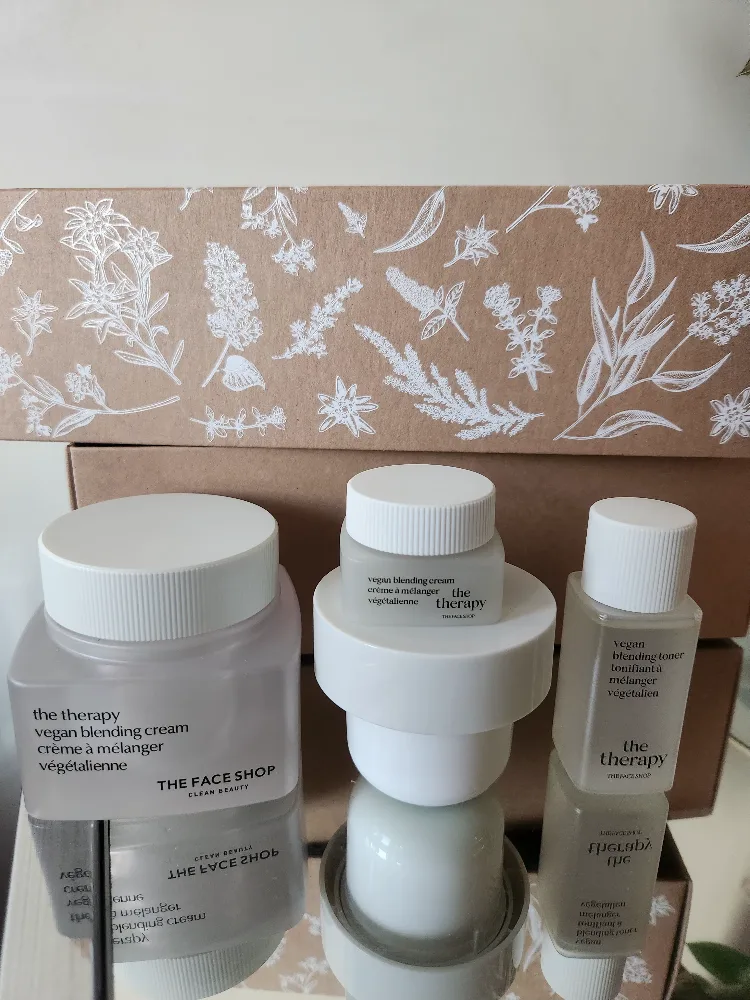 Brand NEW in Box The Face Shop Therapy Vegan Set thumbnail