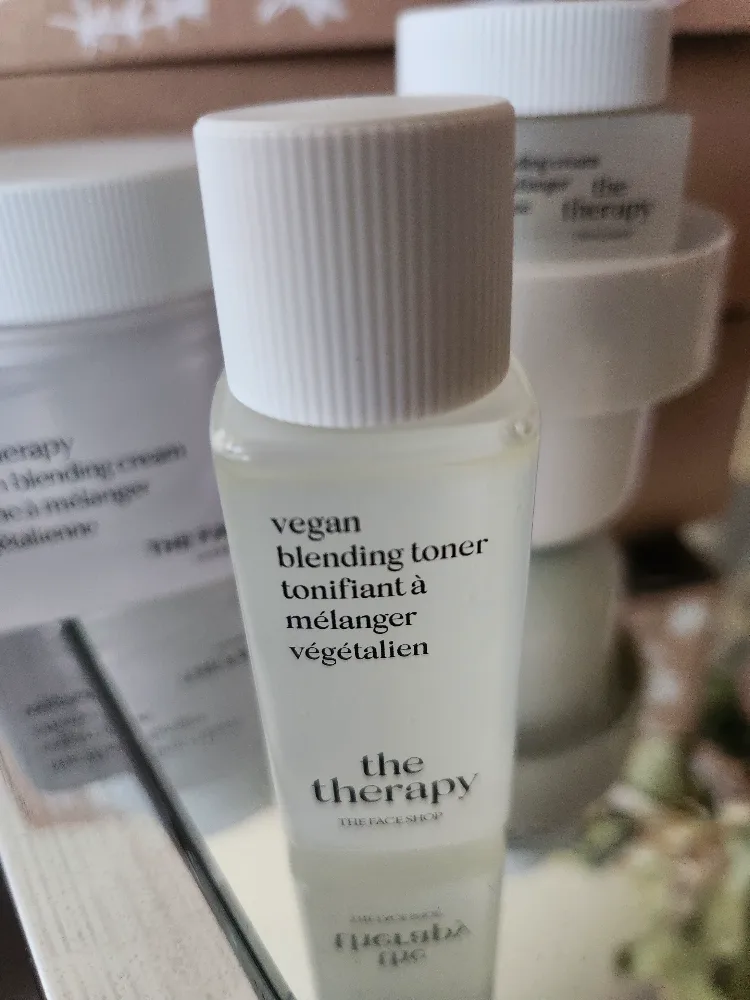 Brand NEW in Box The Face Shop Therapy Vegan Set image indicator(4)