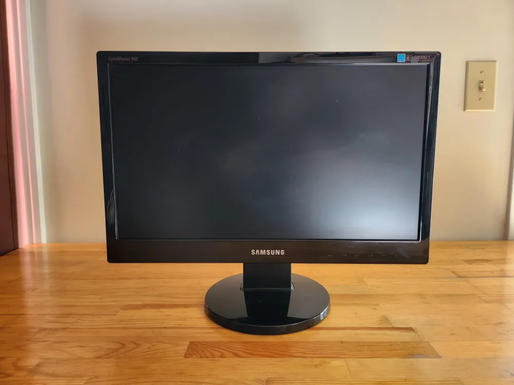 Samsung Monitor 18.5" Flatscreen 🥕