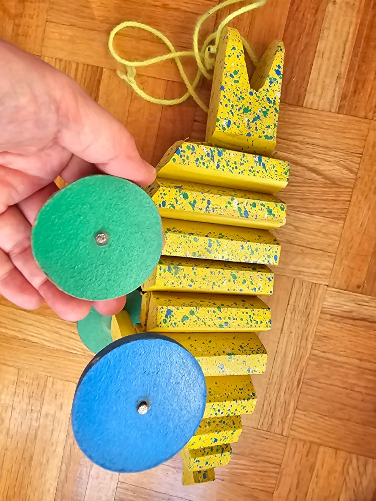 🥕new Wooden Caterpillar shaking tail Pull Toy 35 cm = 14 inches image indicator(2)