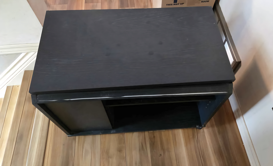 TV stand w/ swivel top on castor wheels