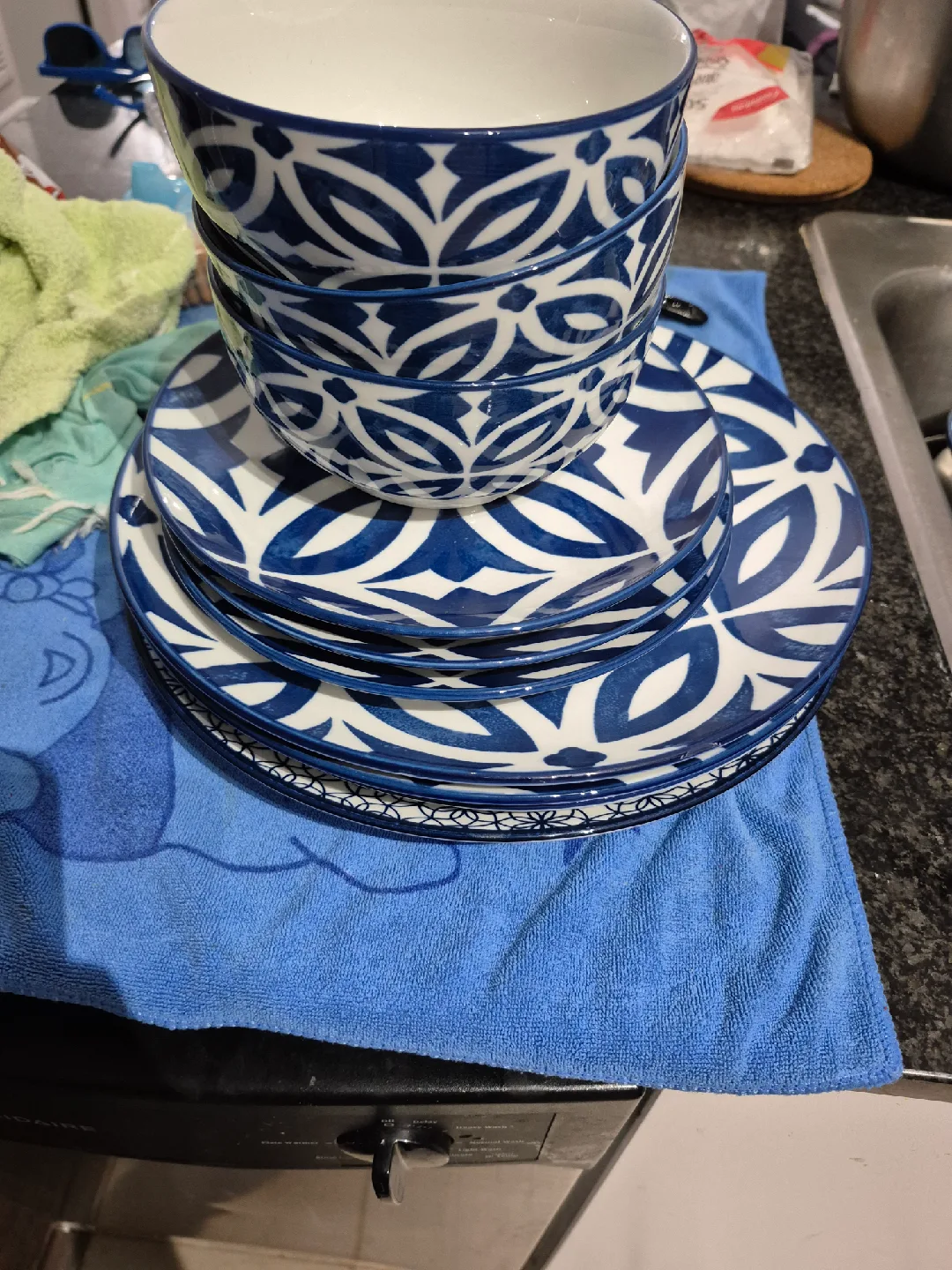 Blue & White Patterned Dinnerware Set thumbnail