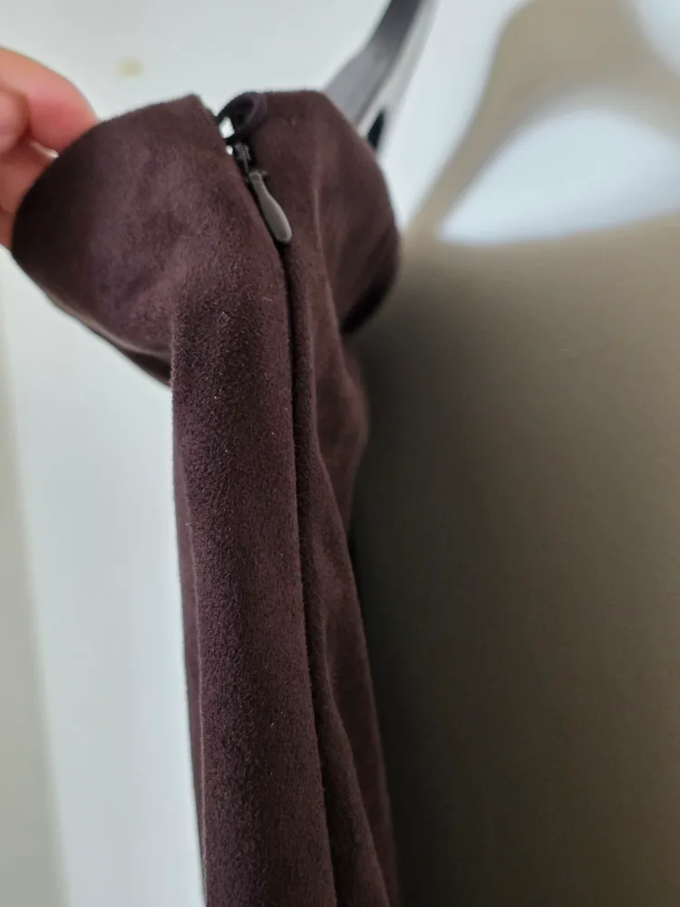 New tagged H&M Brown Suede Skirt - Size M image indicator(3)