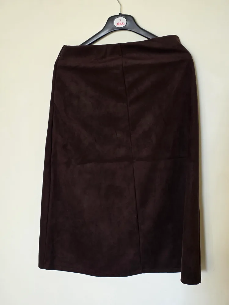 New tagged H&M Brown Suede Skirt - Size M image indicator(4)
