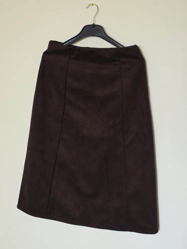 New tagged H&M Brown Suede Skirt - Size M image indicator(5)