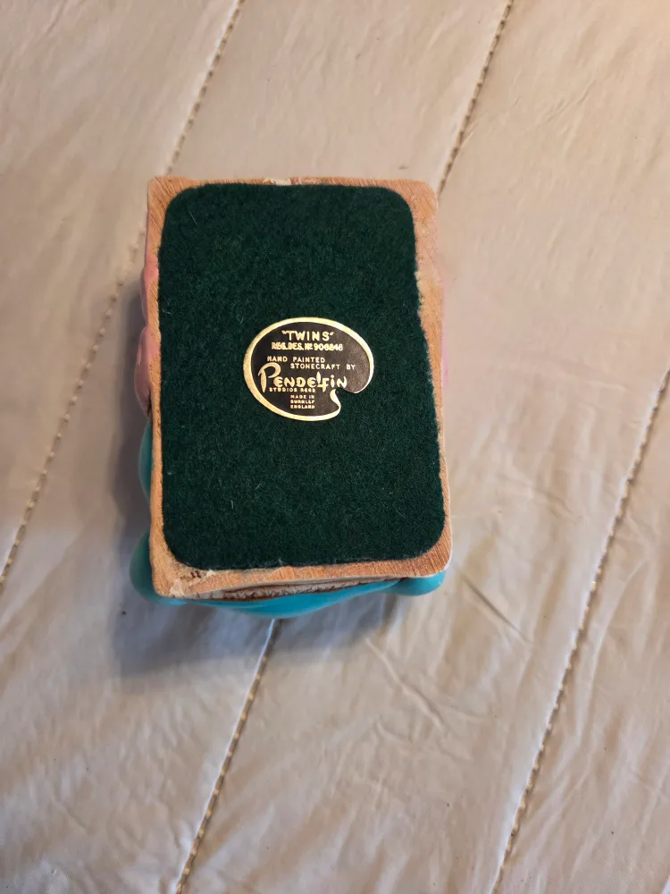 Pendelfin 'Twins' Figurine image indicator(2)