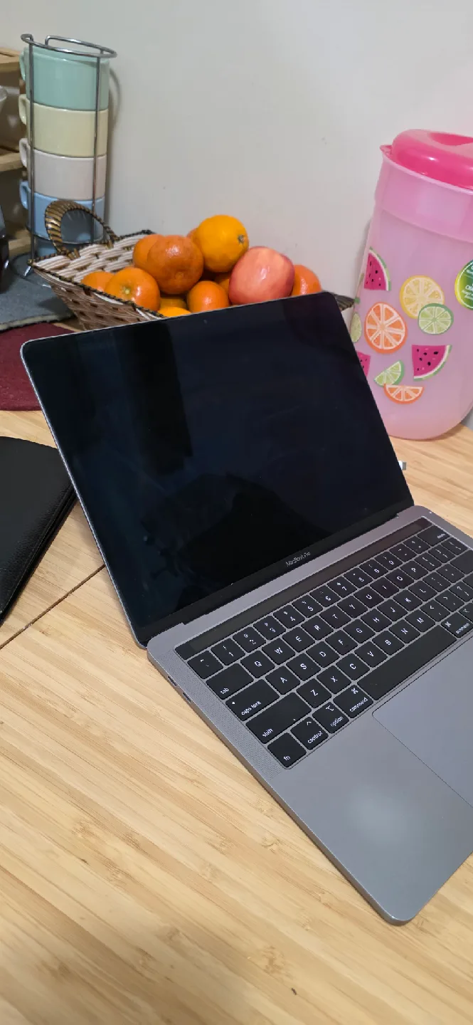 MacBook Pro 13-inch 2018 - Intel Core i5 image indicator(9)