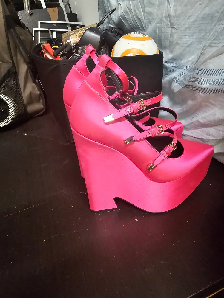 Versace Fuchsia Platform Heels - Size 38 image indicator(2)