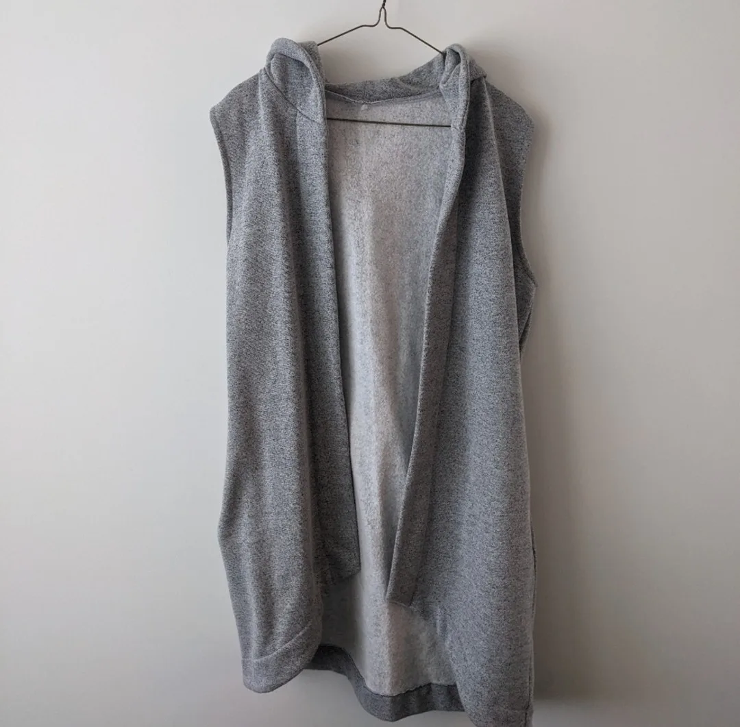 Reign & Glory Grey Hooded Sleeveless Cardigan image indicator(2)