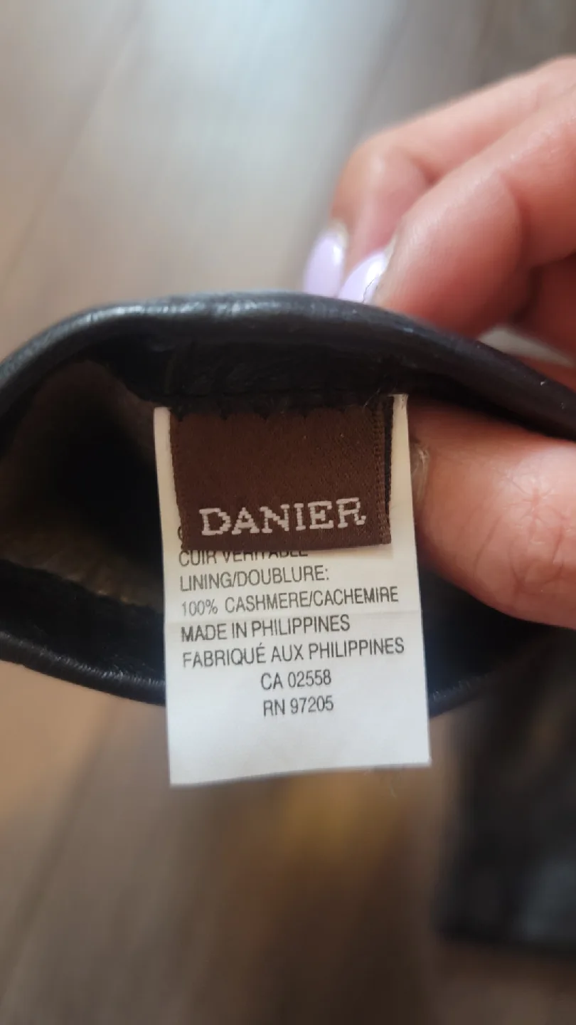 Danier Black Leather Gloves - Size S/P image indicator(2)