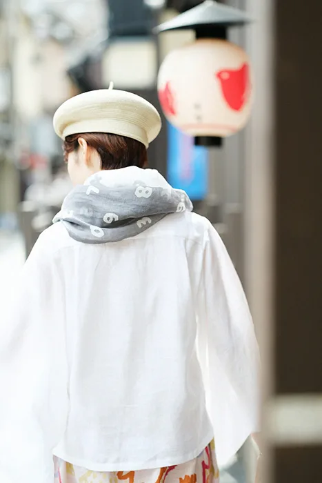 Linen/Cotton Scarf BRAND NEW with Tag: Grey/White Reversible image indicator(7)