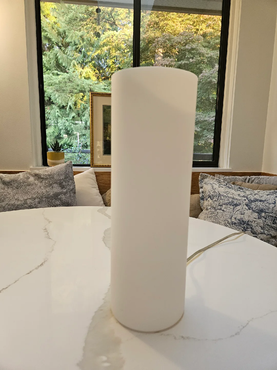 Modern White Glass Table Lamp image indicator(2)
