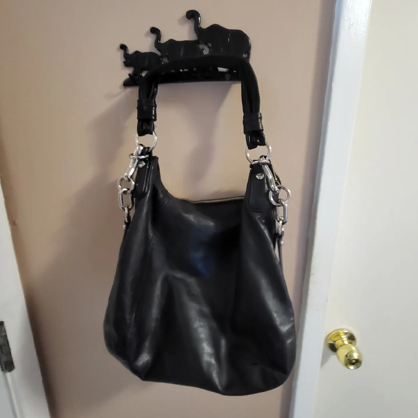 🥕Coach Black Leather Handbag Like New image indicator(2)