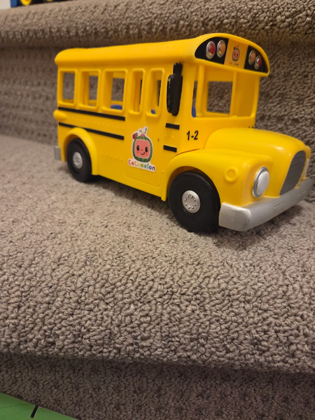 CoComelon Musical Yellow School Bus image indicator(2)