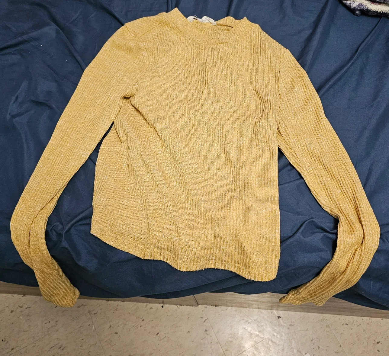 🥕 Yellow Long Sleeve sweater top thumbnail
