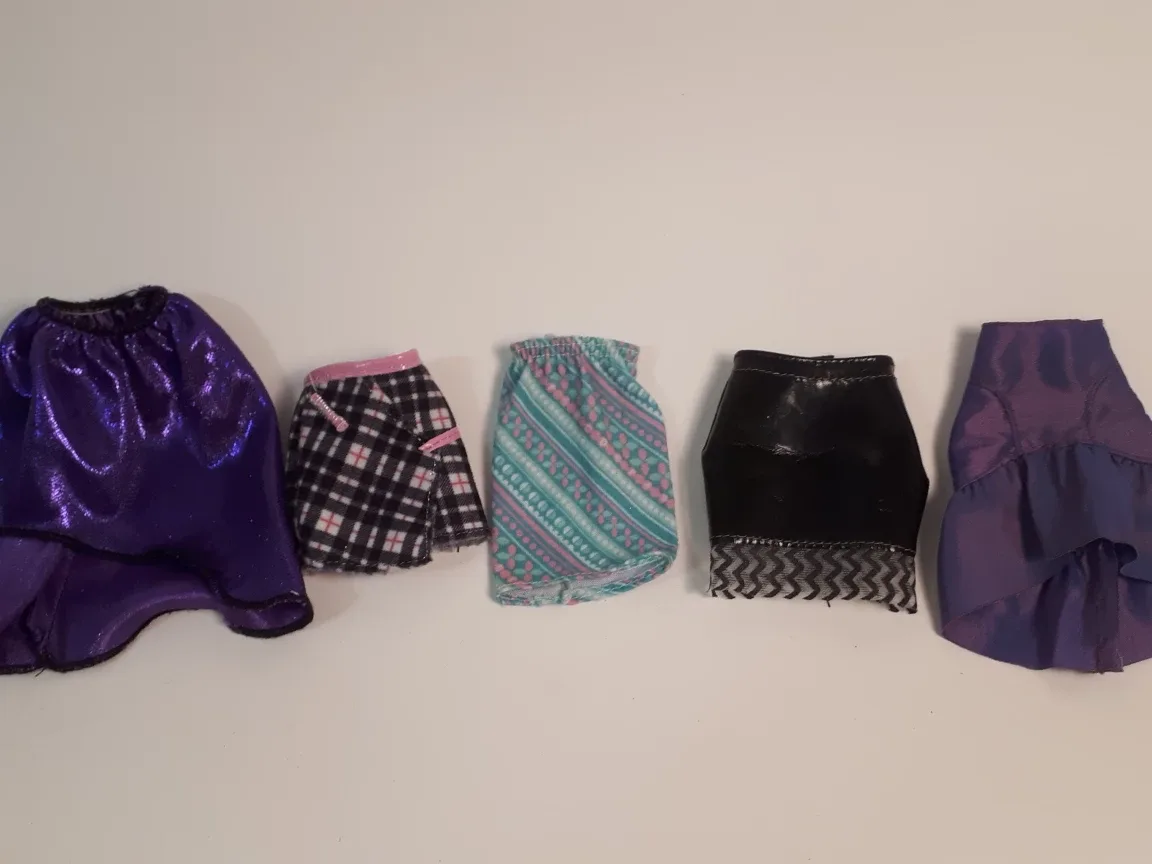 Barbie Doll with Clothing and Accessories image indicator(3)